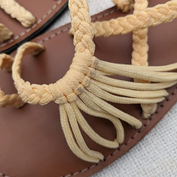 Plaka Palm Leaf Flat Sandals - Picture 8 of 10